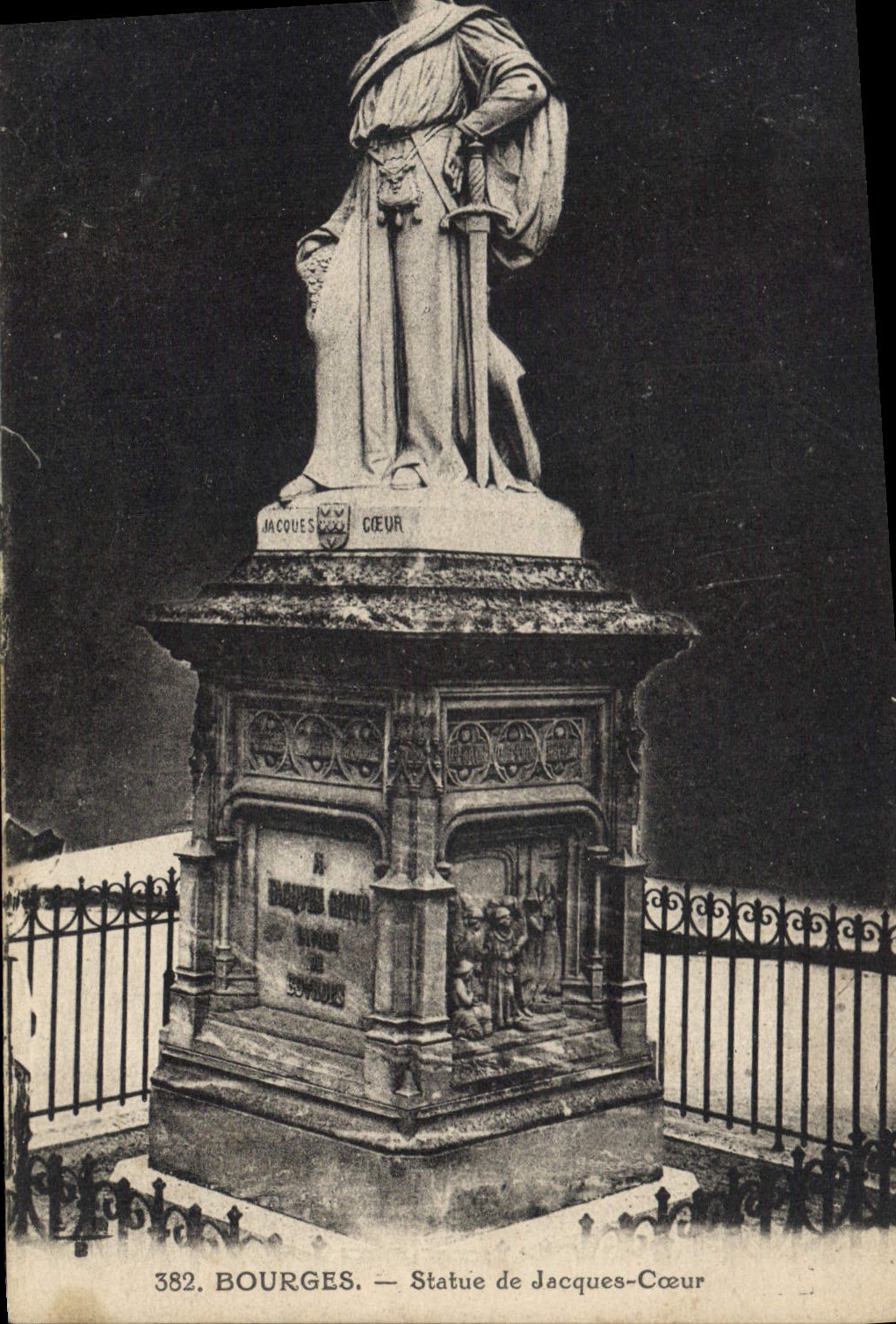 Bourges — Statue de Jacques-Cœur — Éditeur CPAPHIL, n° 382