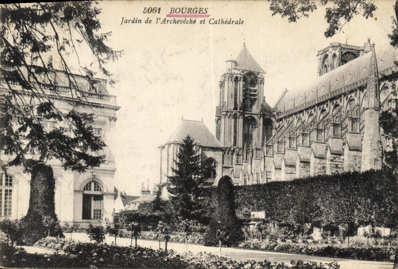 CPA Bourges Jardin de l'Archeveche et Cathedrale