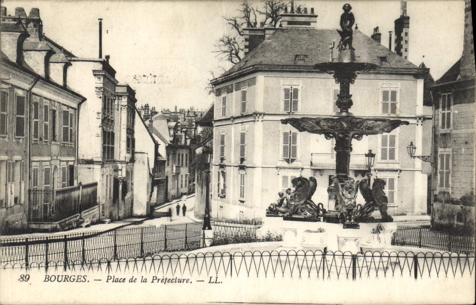 CPA Bourges Place de la Prefecture