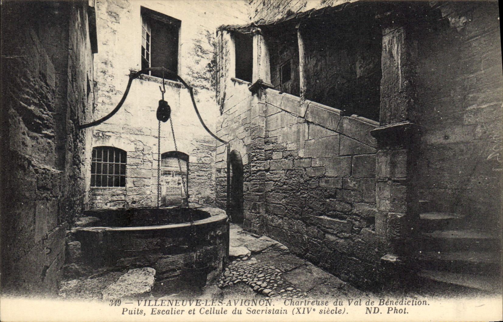 CPA Villeneuve les Avignon Chartreuse du Val de Benediction Puits Escalier et cellule du Sacristain