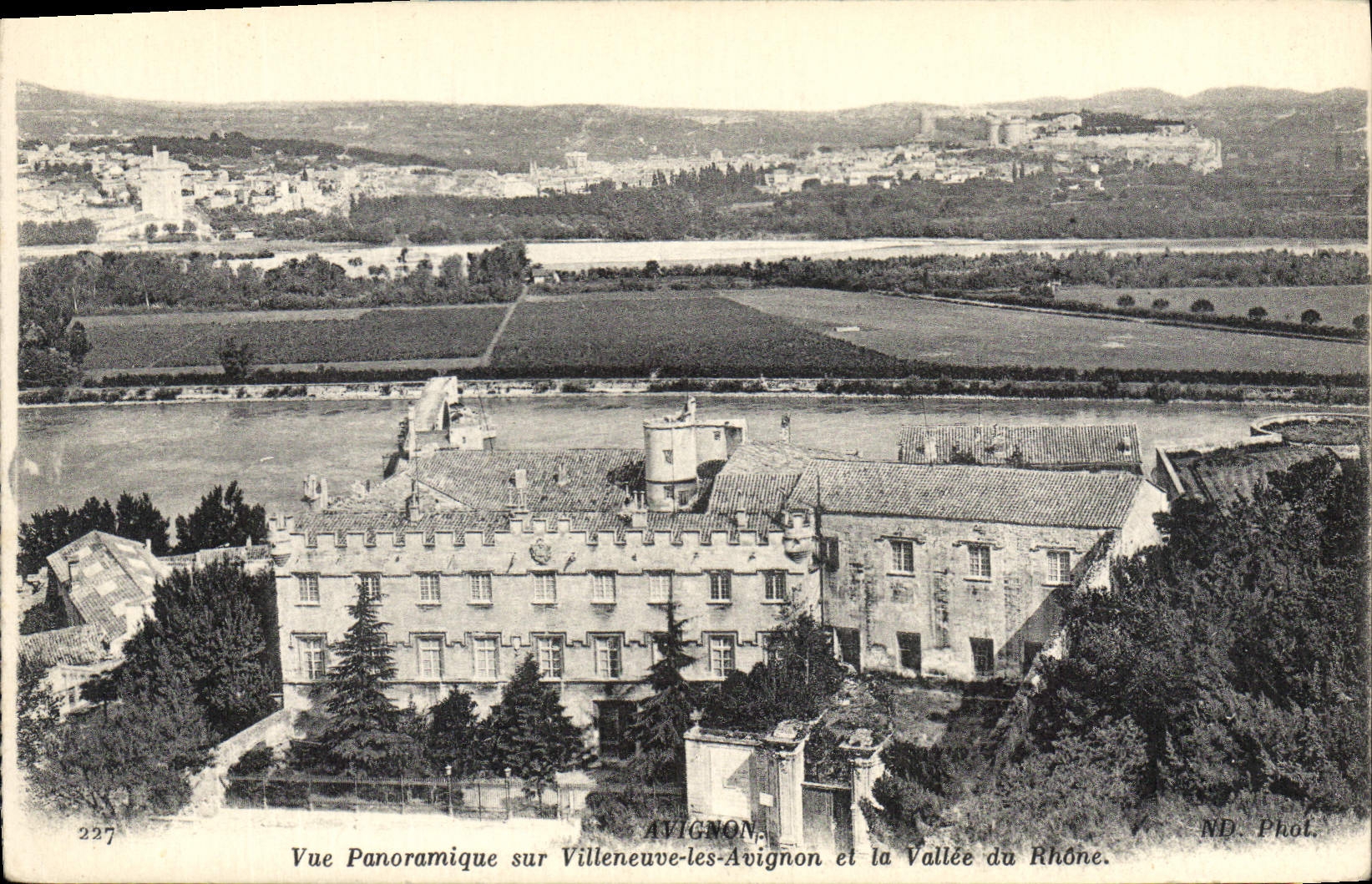 Villeneuve-lès-Avignon e la Valle del Rodano — Avignon — ND. Fot.