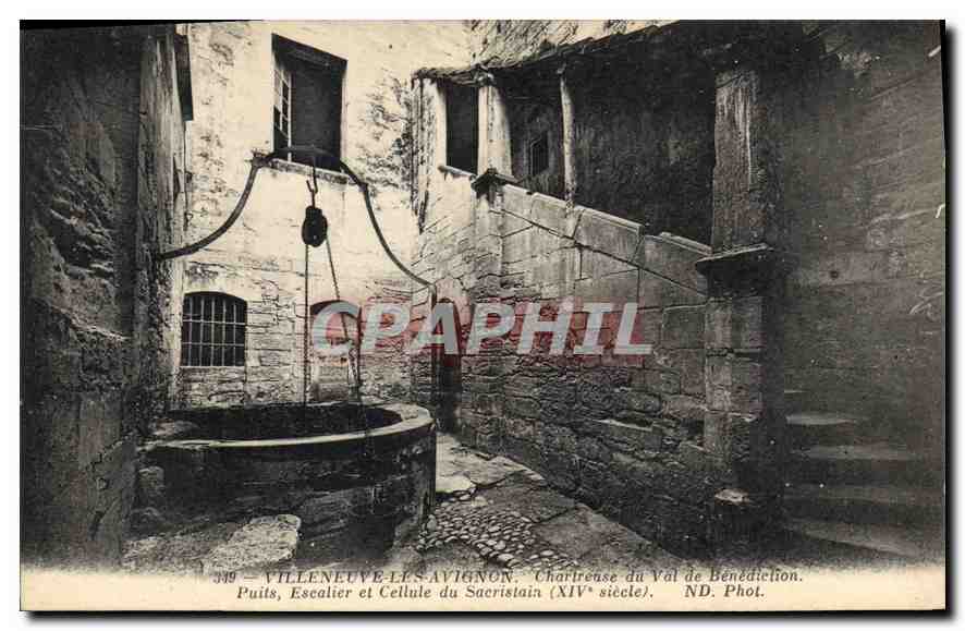 Villeneuve-lès-Avignon — La Cartuja del Val de Bénédicton, pozo y escalera del siglo XIV — ND. Phot.