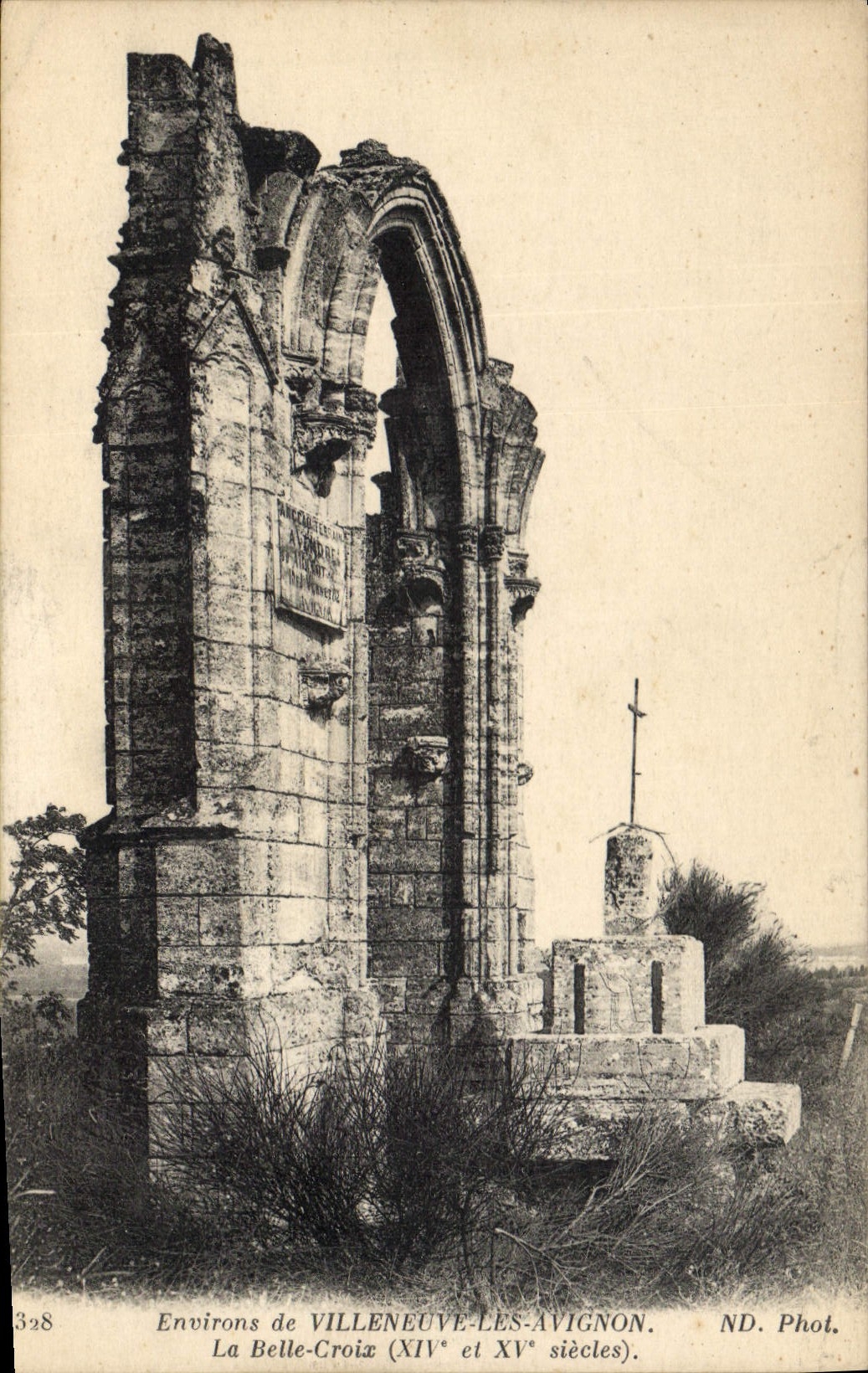 CPA Environs de Villeneuve les Avignon La Belle Croix (XIV et XV e Siecles)