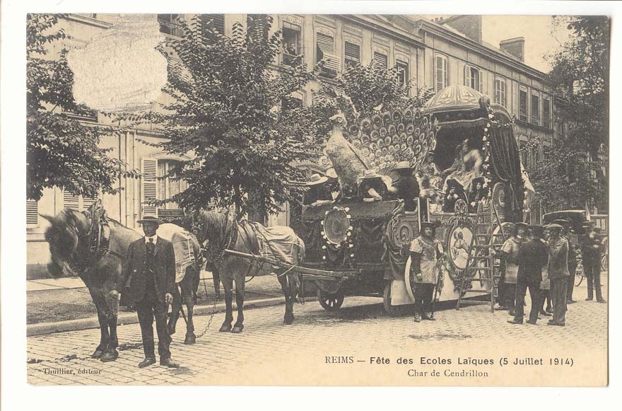 Reims — Fête des Écoles Laïques (5 Juillet 1914) — Char de Cendrillon
