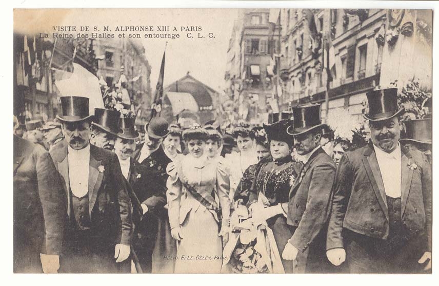 Visite de S M Alphonse XIII a Paris CPA La reine des Halles et son entourage