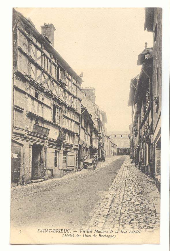 Saint-Brieuc — Vieilles Maisons de la Rue Fardel (Hôtel des Ducs de Bretagne)