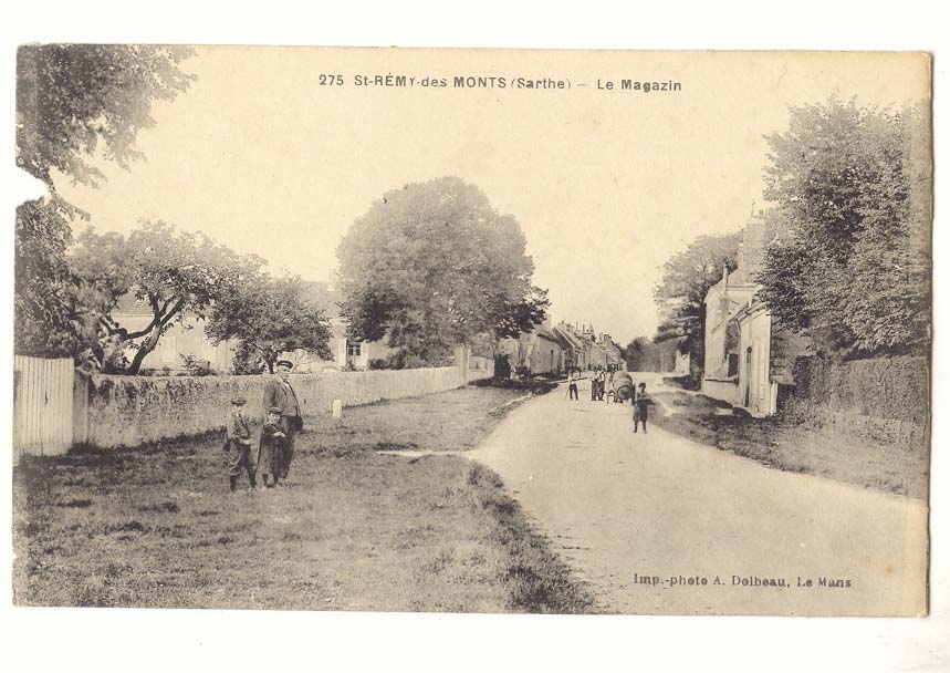 St Remy des Monts CPA Le magazin