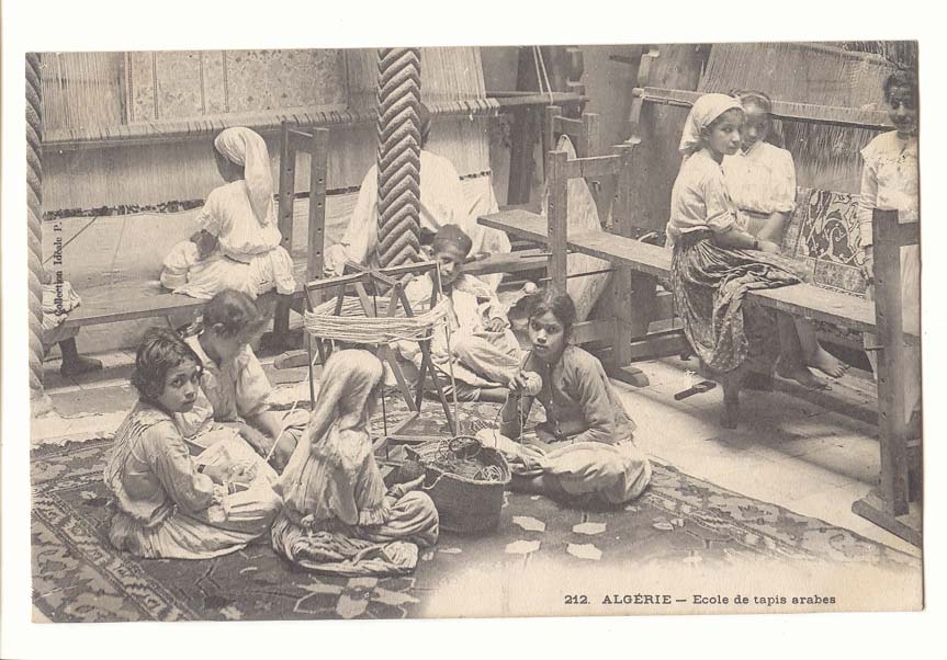 Algerie CPA Ecole des tapis arabes (enfants)