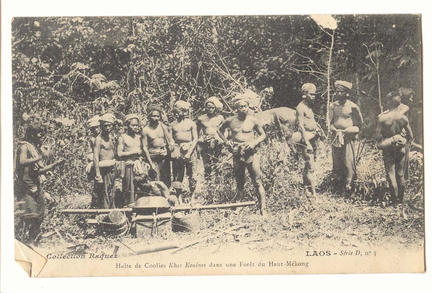Laos CPA Halte de coolies Khas Koudenes dans une foret du Haut mekong