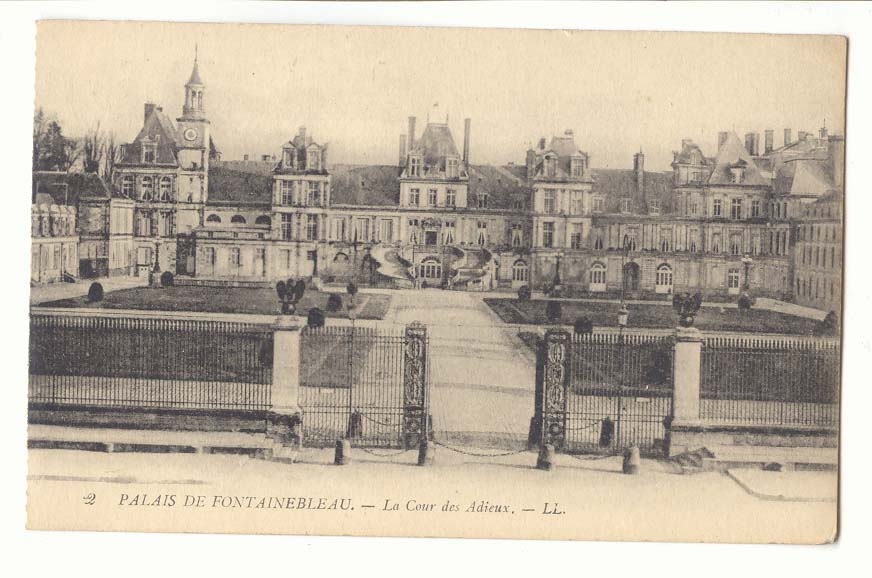 Palacio de Fontainebleau — La Cour des Adieux — LL.