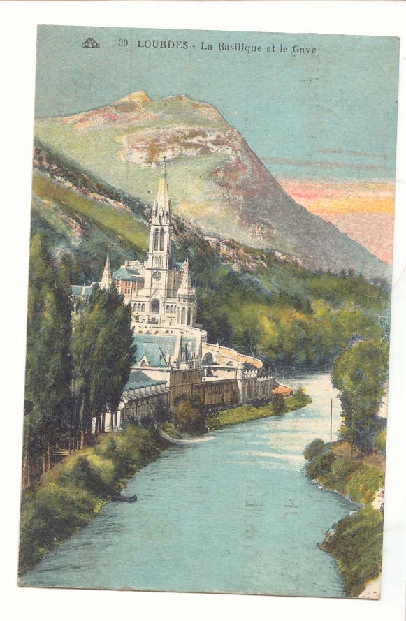 Lourdes CPA La absilique et le Gave