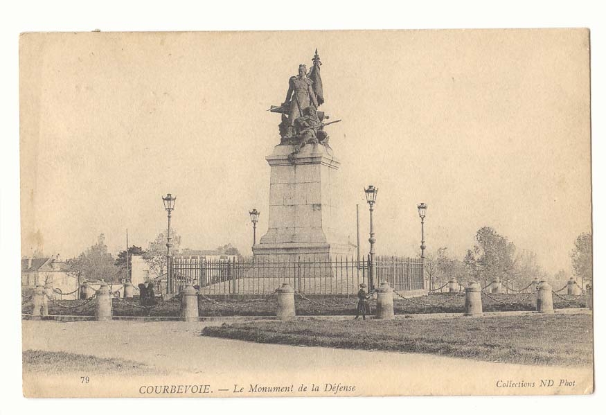 Courbevoie CPA Le monument de la Defense