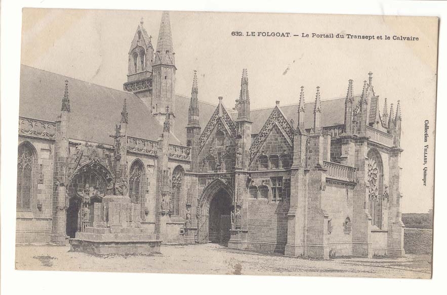 Le Folgoat CPA Le portail du transept et le calvaire
