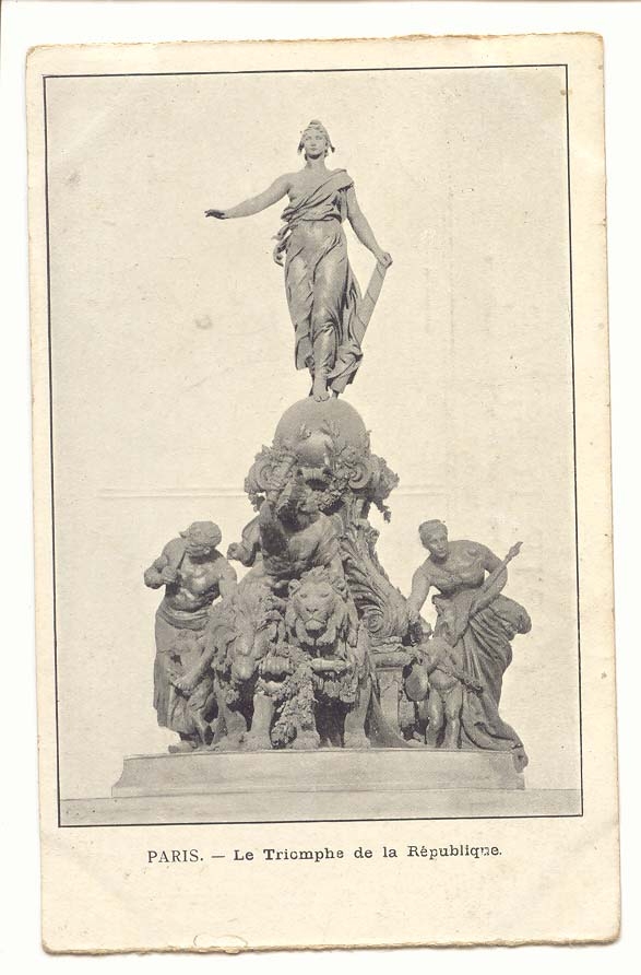 Paris (3eme) CPA Le triomphe de la Republique