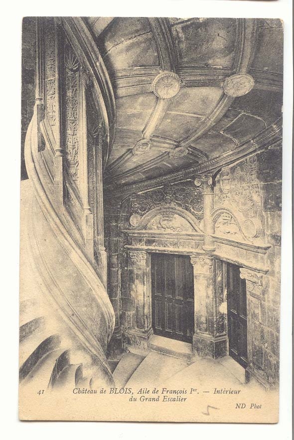 Blois CPA Le chateau Aile Francois 1er Interieur du grand escalier 