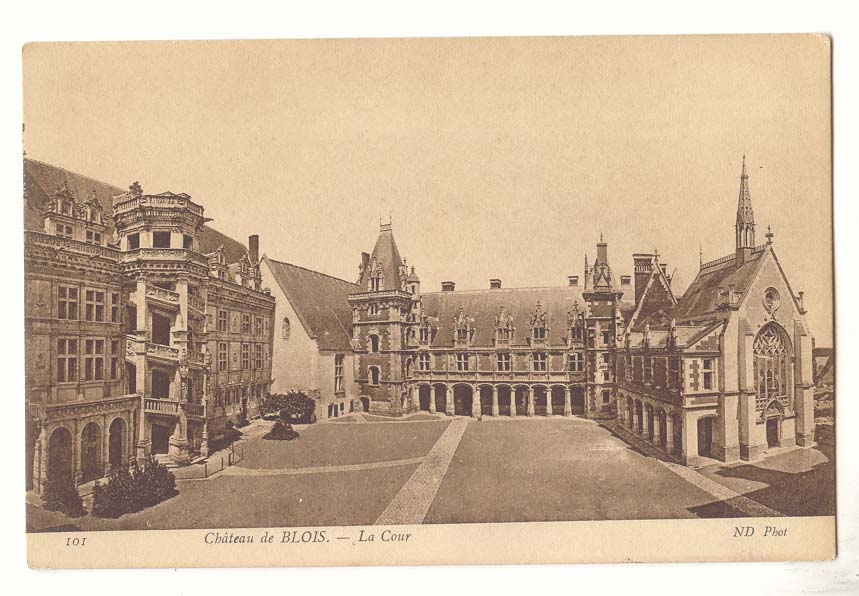 Blois CPA Le chateau La cour