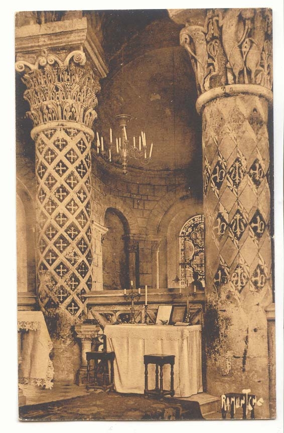 Poitiers CPA Curieux chapiteaux de l'eglise Sainte Radegonde