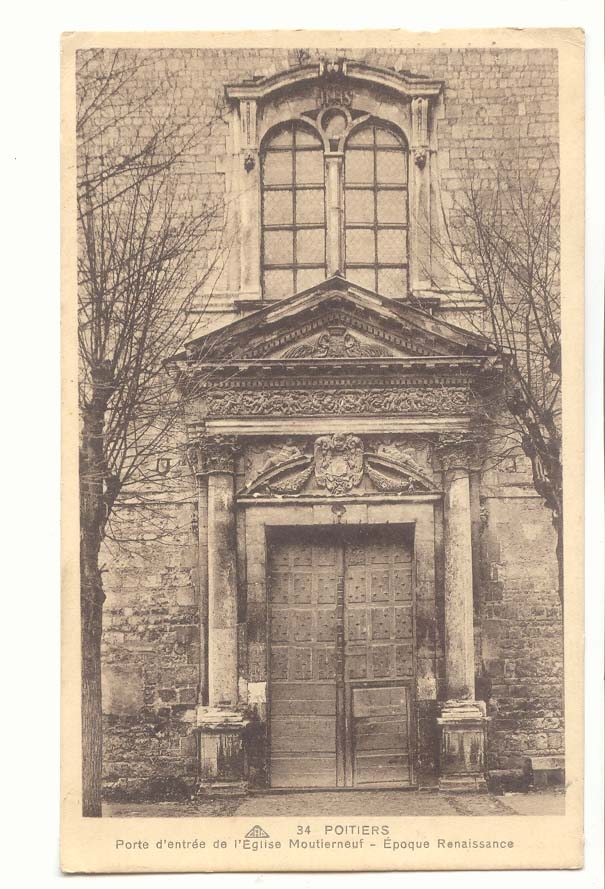 Porte d'entrée de l'Église Moutierneuf — Époque Renaissance — POITIERS