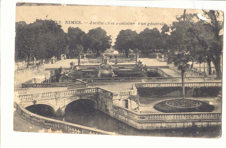 Nimes CPM Jardin de la fontaine vue generale