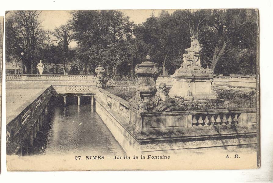 Nimes CPM Jardin de la fontaine 