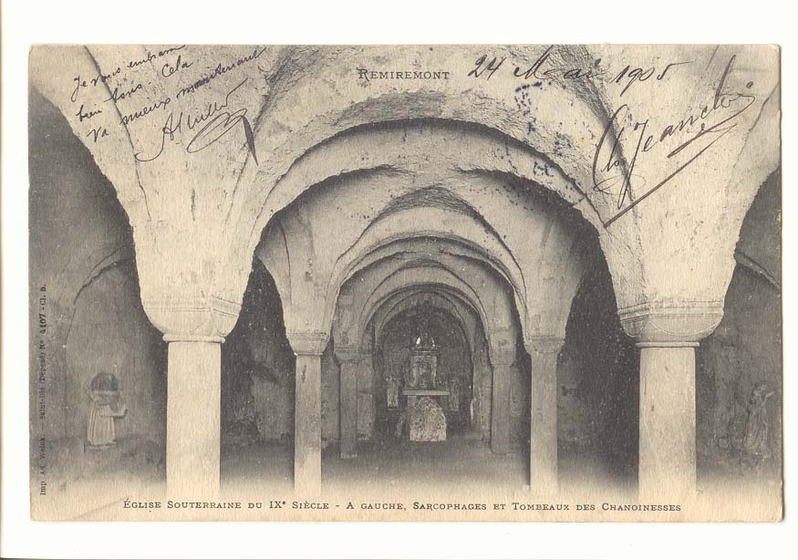 CPA Eglise souterraine du 9eme A gauche sarcophages et tombeaux des chanoinesses