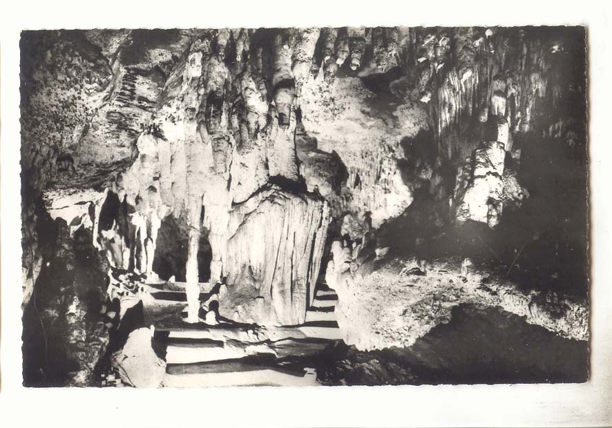 Grotte de la Pierre-qui-Vire — vue intérieure — éditeur inconnu