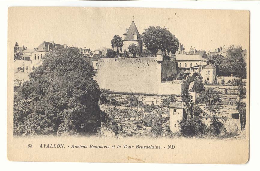 Avallon - Anciens remparts et la Tour Beurdelaine — ND
