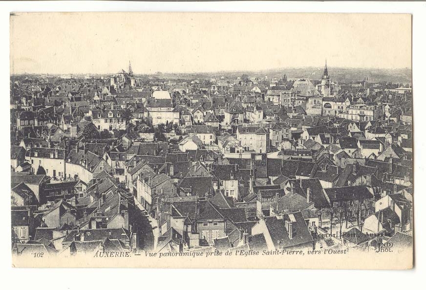 Auxerre — Vue panoramique prise de l'Église Saint-Pierre, vers l'Ouest — J.Hol. n°102