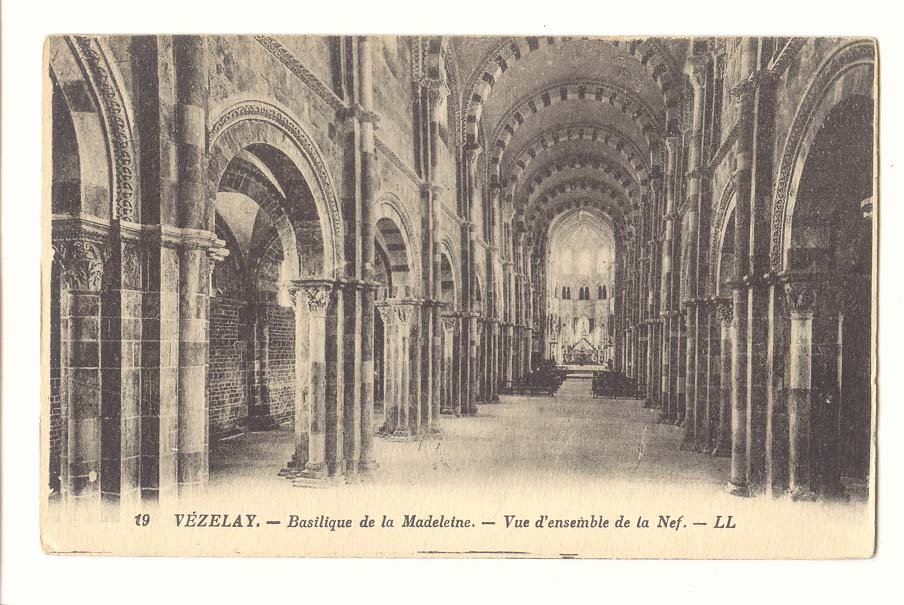 Vézelay — Basilique de la Madeleine — Vue d'ensemble de la Nef — LL