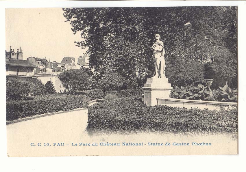 Pau CPA Le parc du chateau national statue de Gaston Phoebus