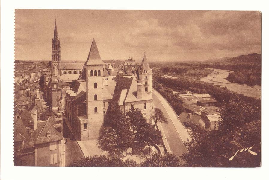 Vue de la cathédrale et du paysage — JONÉ