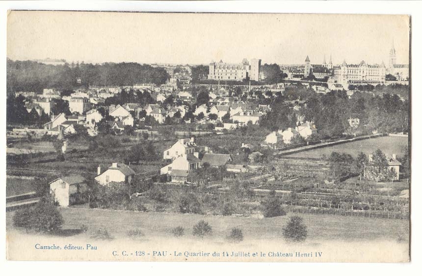 Pau - Le Quartier du 14 Juillet et le Château Henri IV — Carrache, éditeur, Pau, C.C. - 128