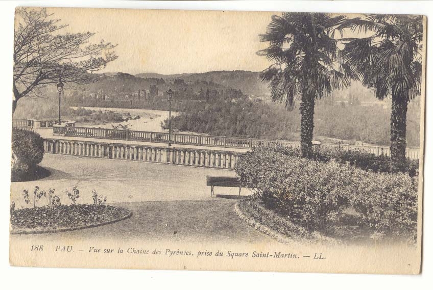 Pau — Vue sur la Chaîne des Pyrénées, prise du Square Saint-Martin — LL.