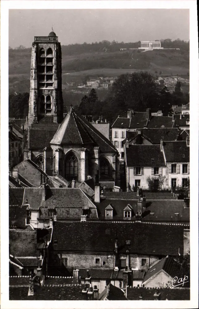 Saint-Crépin — Schloss Thierry und der amerikanische Gedenkstein — Verlag 'Real-Photo' P. Strasbourg - Vorderseite