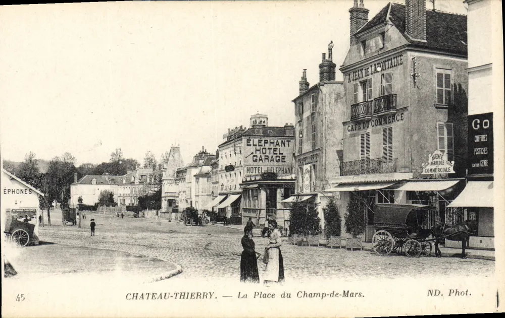 Château-Thierry — A Place du Champ-de-Mars — ND. Phot. - Frente