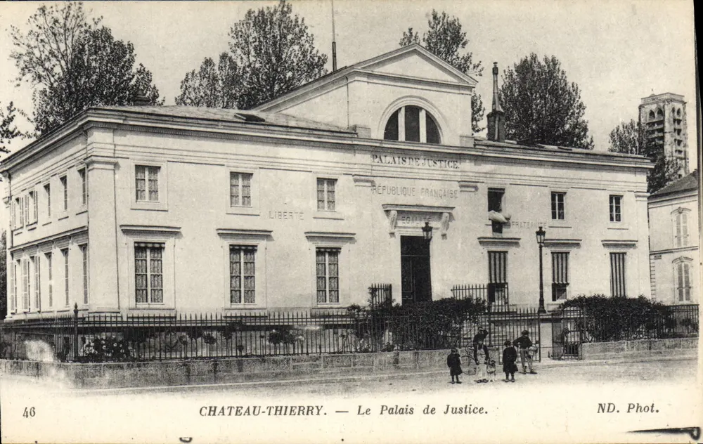Castelo-Thierry — O Palácio de Justiça — ND. Fot. - Frente