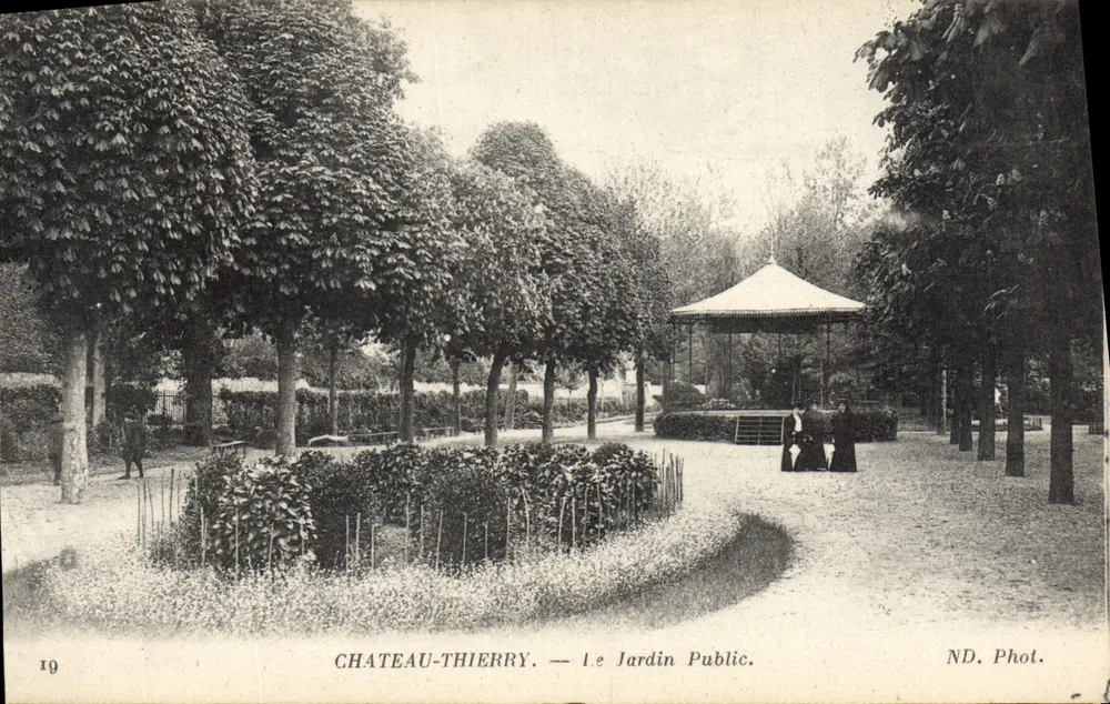 Castelo-Thierry — O Jardim Público — ND. Phot. - Frente