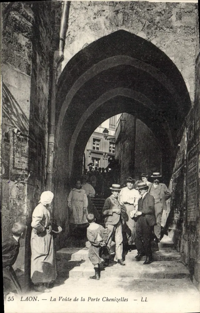 A Arco da Porta Chenizelles — Laon — LL - Frente