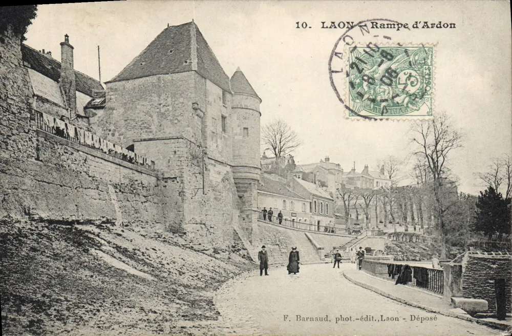 Laon - Rampe d'Ardon — widok zamku i drogi — F. Barnaud, fot.-wyd., Laon - Awers
