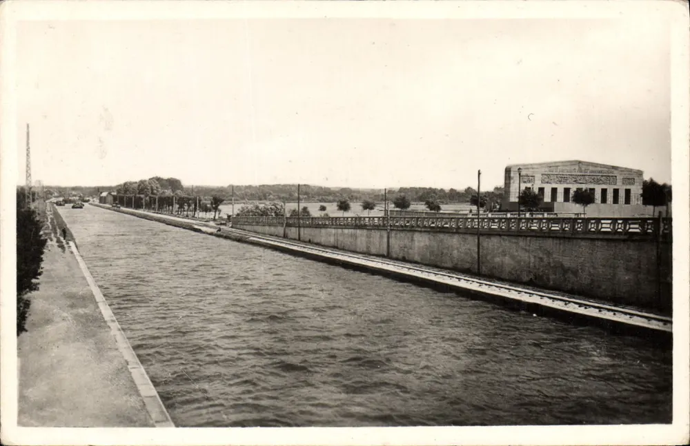 Saint-Quentin (Aisne) — Ansicht des Kanals und Denkmals — G. Réant, Verleger des Aquädukts - Vorderseite