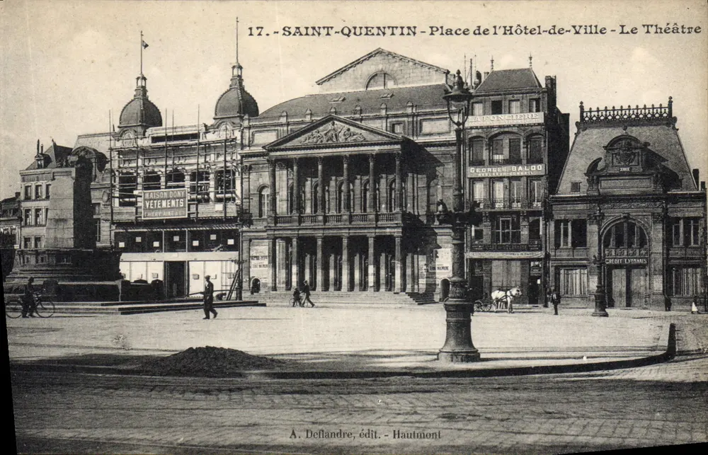 Saint-Quentin - Place de l'Hôtel-de-Ville - Das Theater — A. Deffandre, Verlag - Hautmont, n°17 - Vorderseite