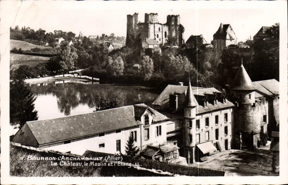Bourbon-l'Archambault (Allier) — Le Château, le Moulin et l'Étang — éditeur non identifié, n° de série non visible - Recto