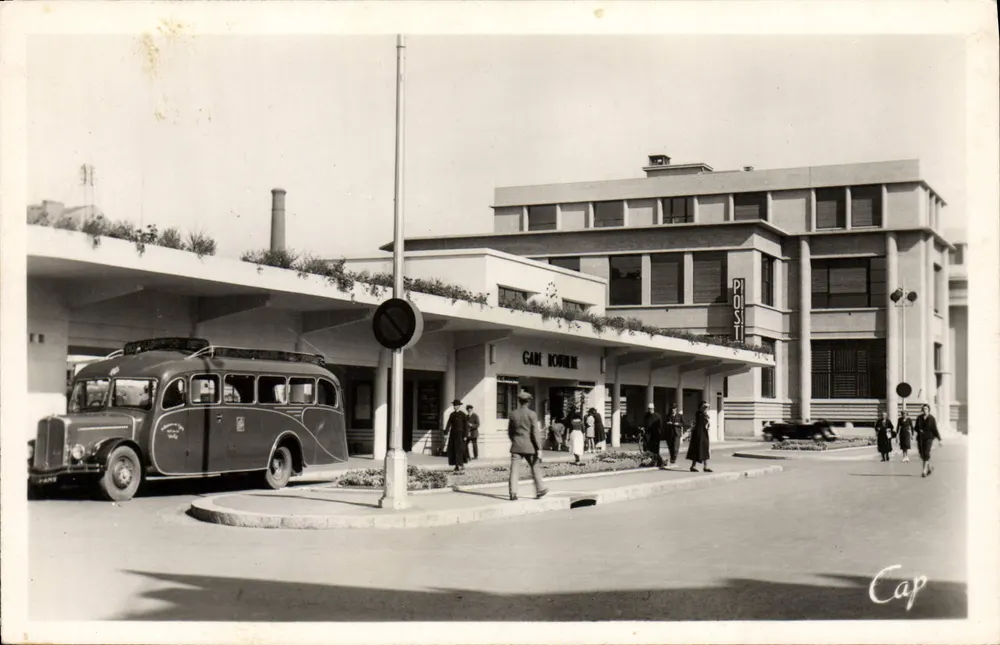Vichy — A Posta e a Estação dos Autobuses — G.A.P. Cap - Frente