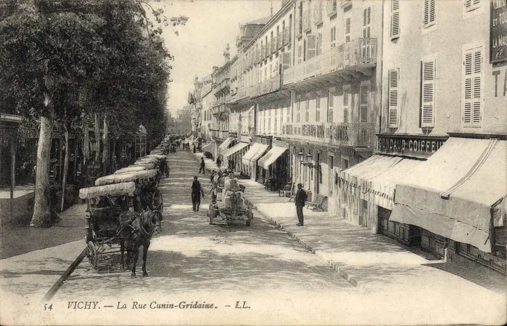 Vichy — A Rue Cunin-Gridaine — LL. - Frente
