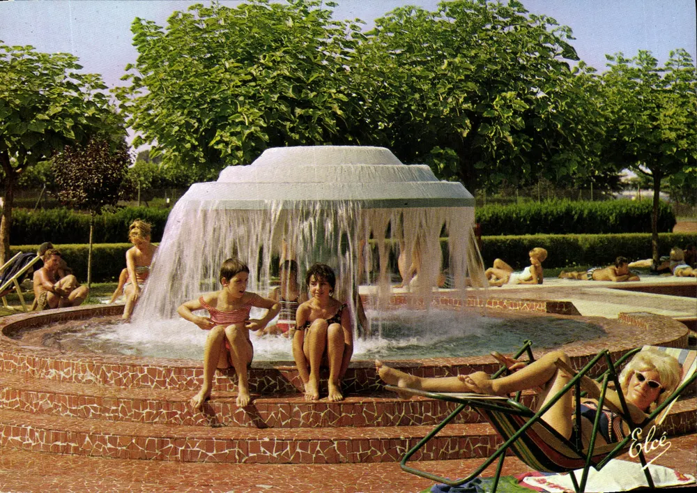 Vichy (Allier) — Die Fontaine der "Sporting"-Badewanne — Élécé - Vorderseite