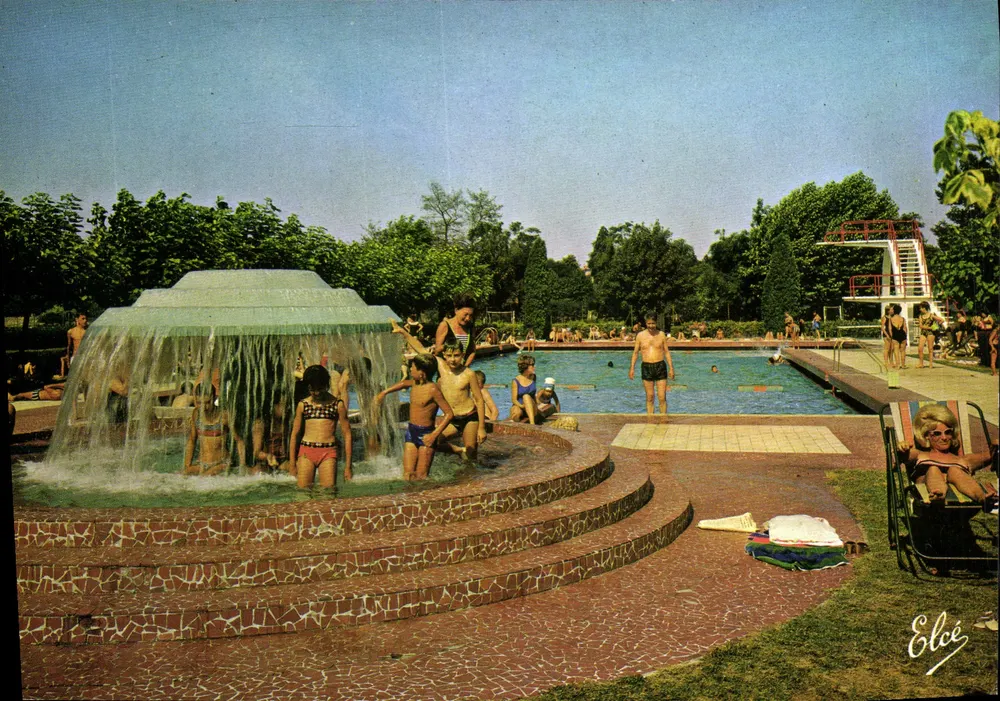 Vichy (Allier) — Die Fontaine und das gesamte Becken des "Sporting" — Élèce - Vorderseite