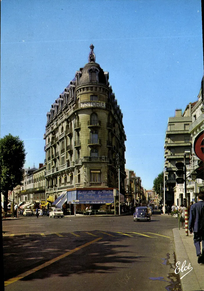 Vichy (Allier) — La place Victor-Hugo und das Astoria — Verlag Elcé - Vorderseite