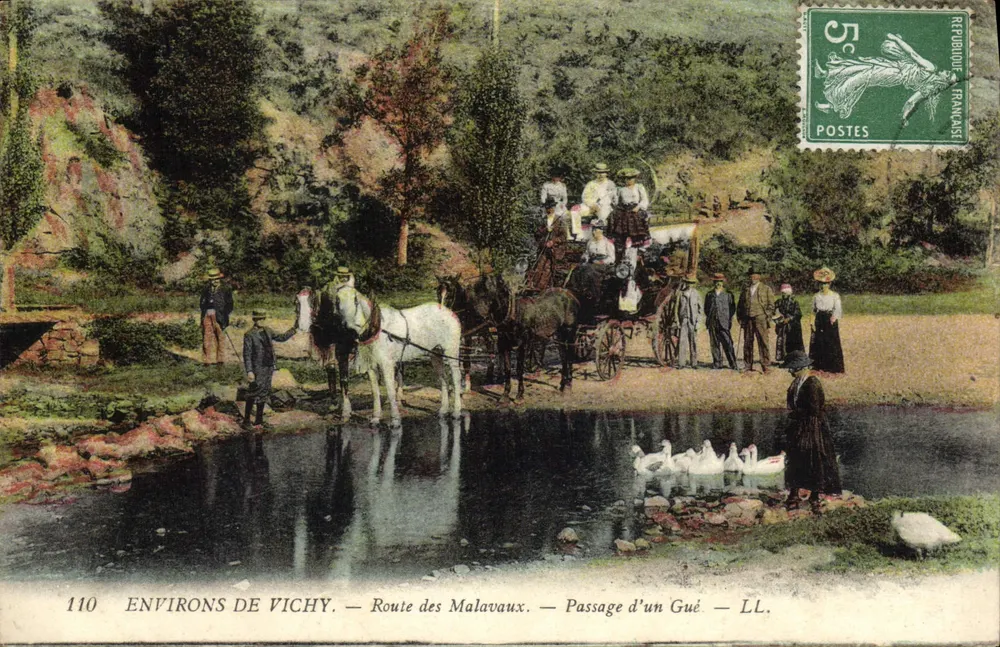 Environs de Vichy — Route des Malavaux — Passage d'un Gué — LL. - Recto