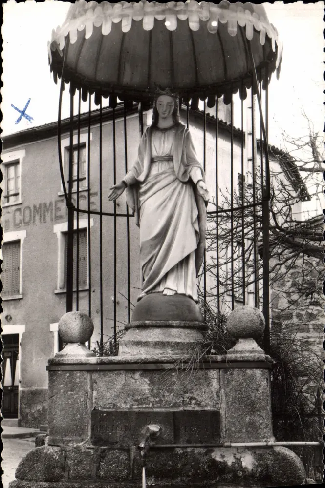 Nossa Senhora de Laprugne — estátua sob domo metálico — Studio Henry Le Mayet, Montagné - Frente