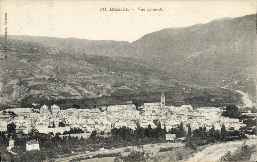 Embrun — Vue générale — Éditeur L. Groujon, n° 203 - Recto